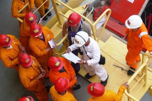 Vận hành máy gia công cơ khí